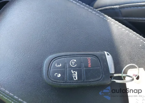 2019 Jeep Cherokee Limited 4X4 из США, поврежденный, VIN 1C4PJMDN2KD168517